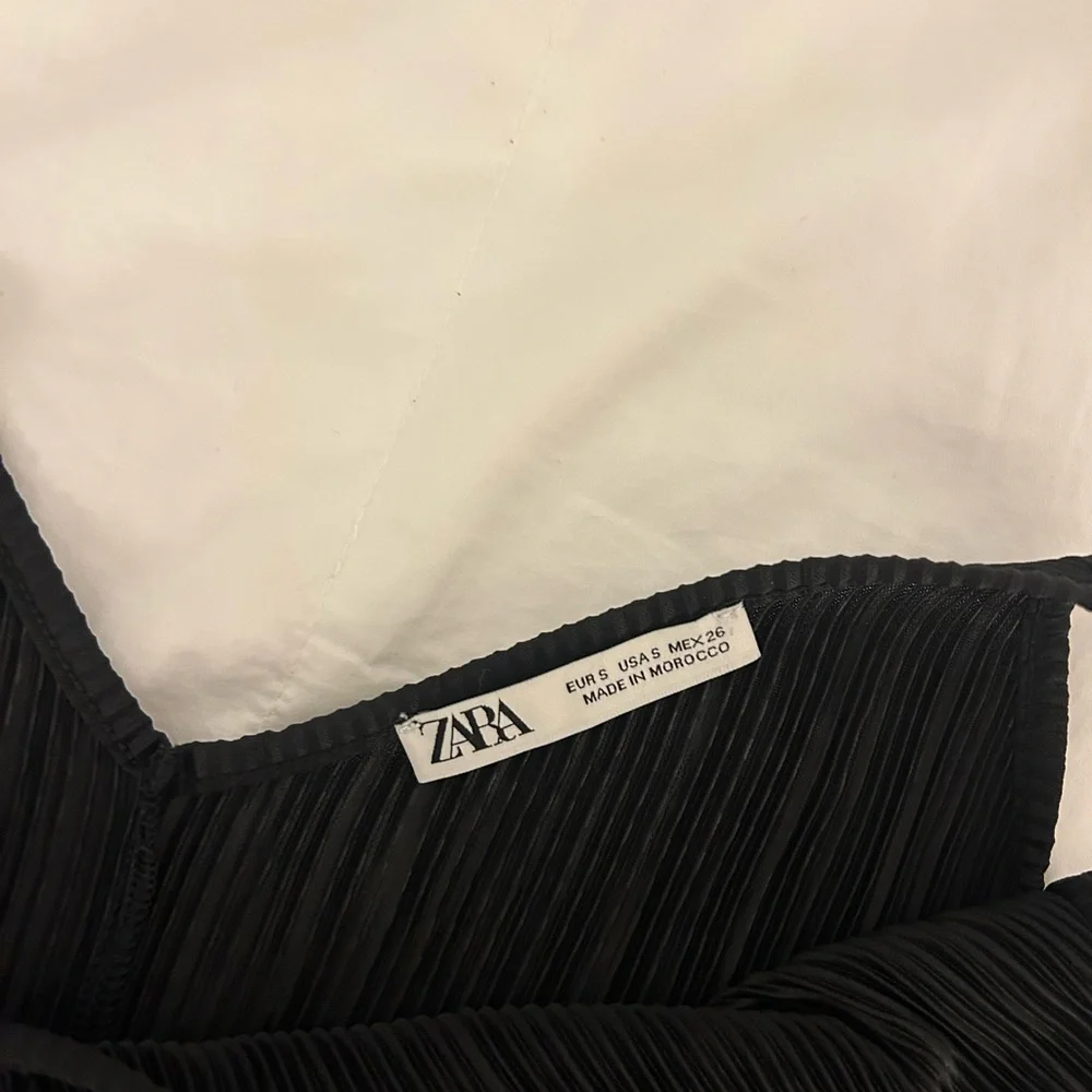 Zara Black Plisse Camisole Top - Picture 2 of 3